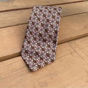XMI Brown Pink Geometric Medallion Tie‎